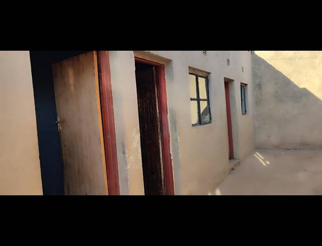 11 BEDROOM HOUSE FOR SALE IN MAPETLA